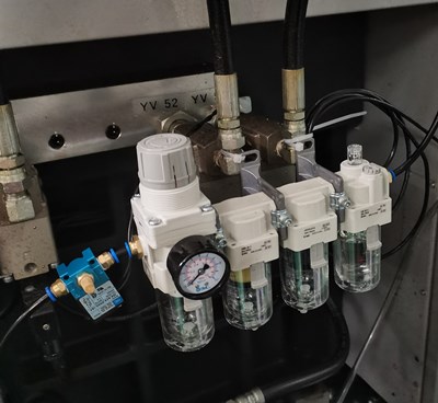 氣動(dòng)主軸搭配電磁閥.jpg 氣動(dòng)主軸搭配電磁閥.jpg